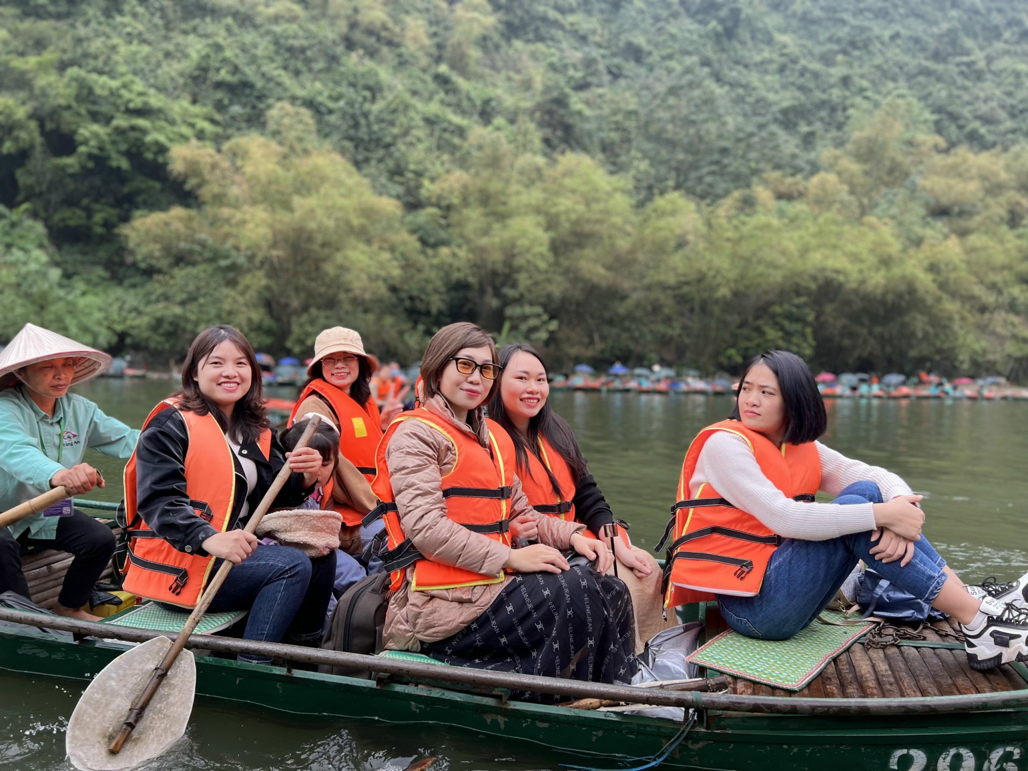 Nhìn lại chuyến đi khám phá quần thể danh thắng Tràng An non nước hữu tình của công ty Dược phẩm Khang Linh